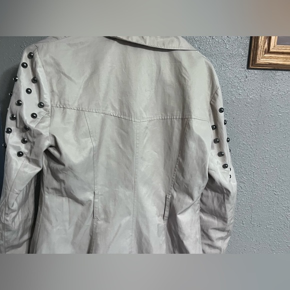 Coat from Pretty Little Liars - Picture 2 of 4